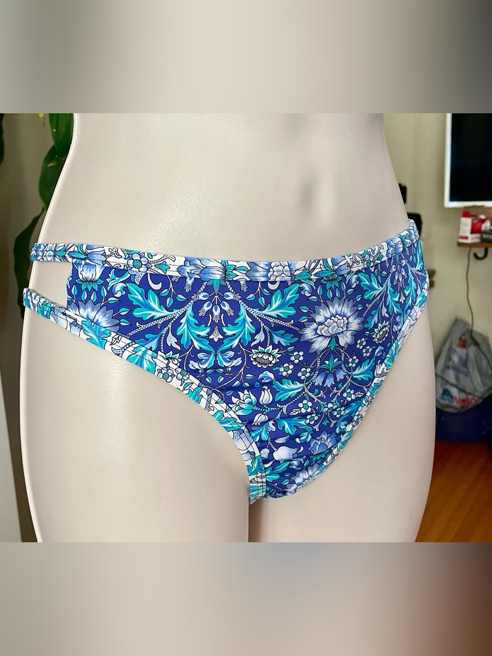 Cremieux Blue Floral Swimsuit Hipster Bottoms Large NWT